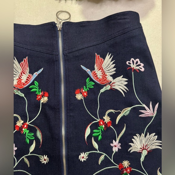NWOT OOBER SWANK Embroidered Floral bird Denim Mini Skirt - Picture 3 of 8